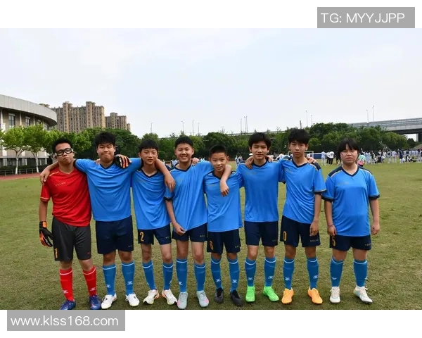 汕尾足球明星赛精彩对决比分揭晓球迷热情高涨欢呼不断