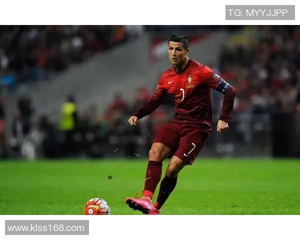 足球明星的任意球技巧与精彩瞬间解析让你领略足球魅力与激情